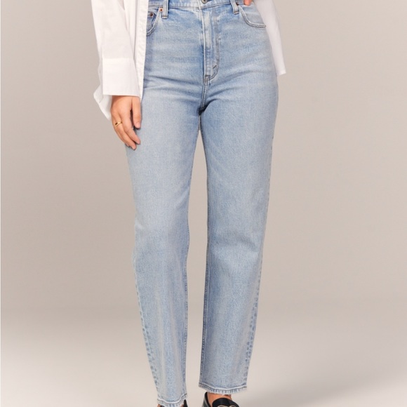 Abercrombie Curve Love Ultra High Rise Ankle Straight Jeans - Picture 3 of 6